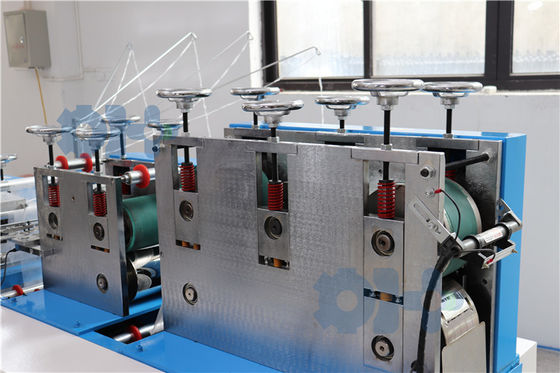 Máquina de fabricação de tampa de volante de automóvel descartável